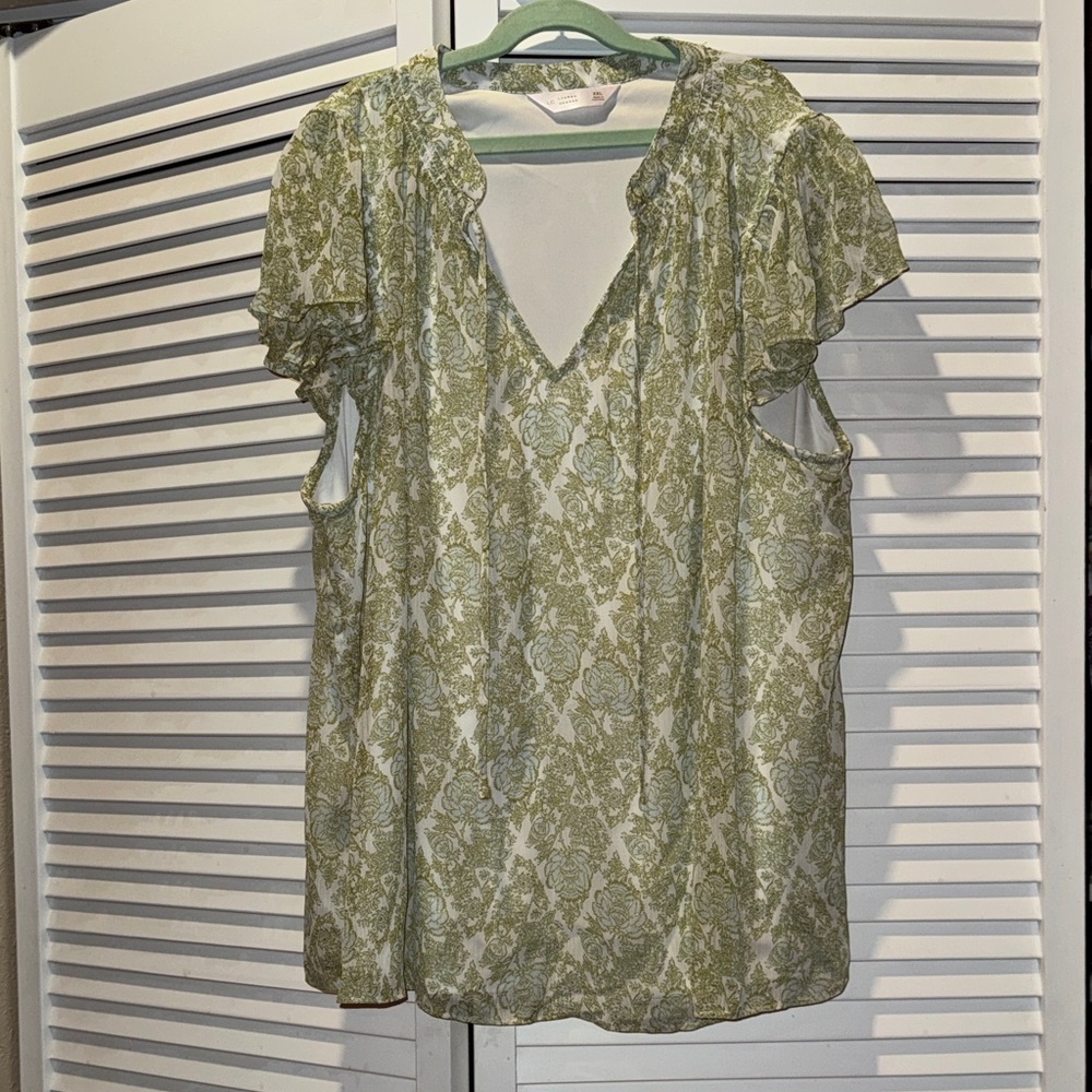 LC Lauren Conrad Green Floral Print V-Neck Blouse